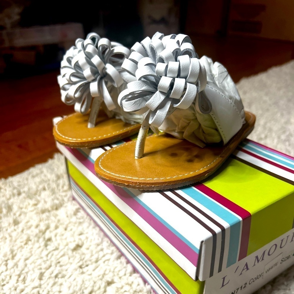 GIRLS L’AMOUR SLIDE ON SANDALS SIZE 8